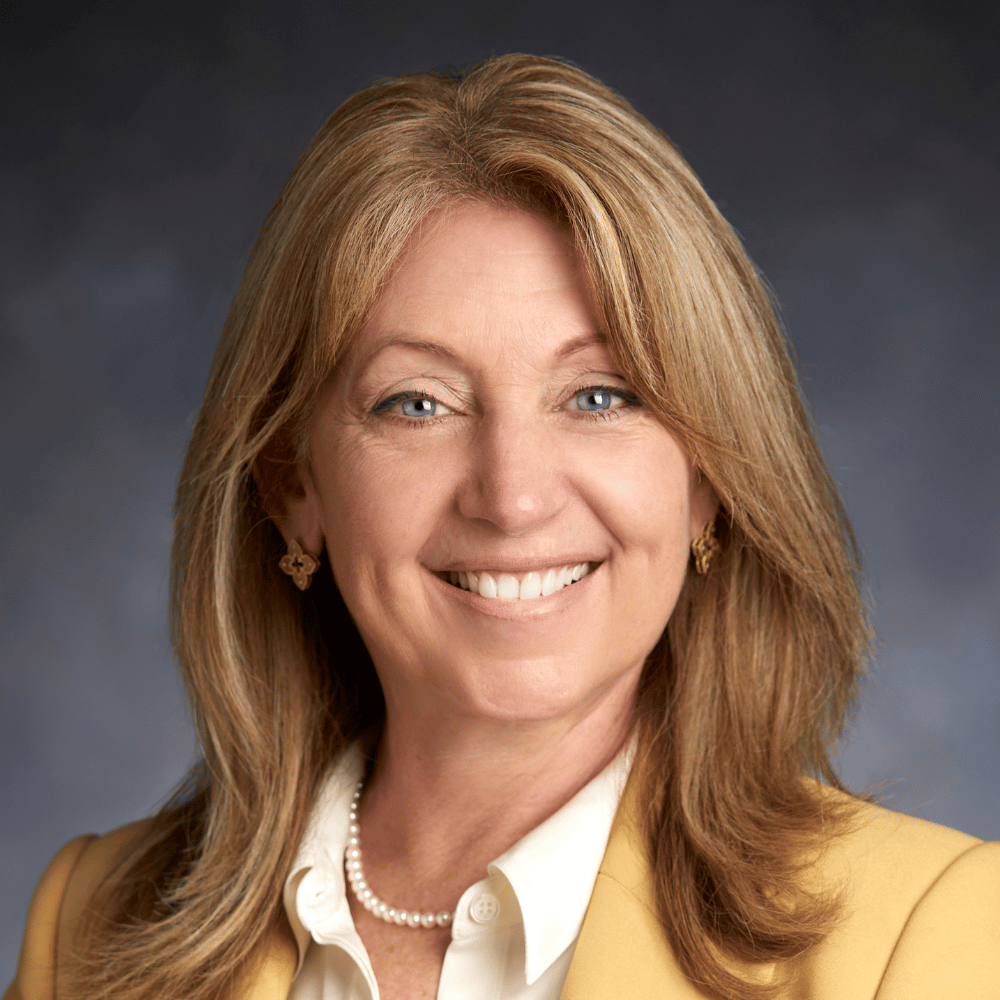 Kim Warne headshot